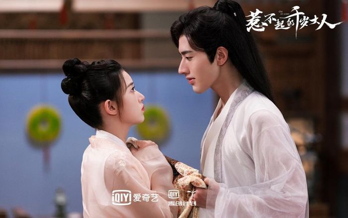 Một nam diễn viên bị 'ném đá tơi tả' vì tự ý làm điều này với bạn diễn nữ