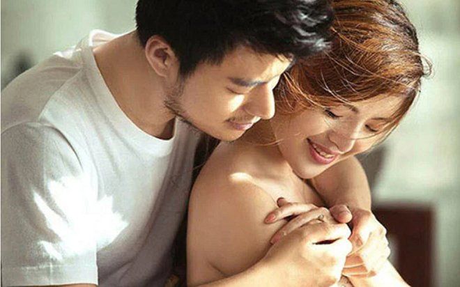 Tận mắt thấy vợ ôm ấp chủ nhà trong phòng tắm, chồng phát điên hơn nghe vợ nói: 'Anh ta đến sửa ống nước'