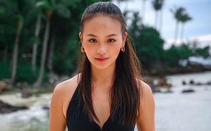 Con gái xinh đẹp của Madam Pang đam mê bóng đá giống mẹ