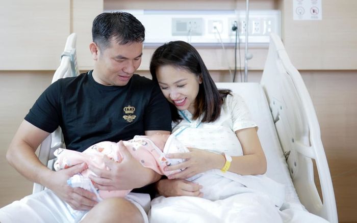 Hậu hạ sinh nhóc tỳ, Vân Hugo nói hộ tiếng lòng của biết bao bà mẹ bỉm sữa