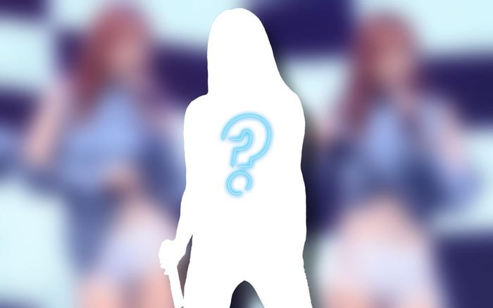 Nữ ca sĩ gây sốc khi vén váy khoe trọn chiếc 'quần con' khi đang diễn trên sân khấu