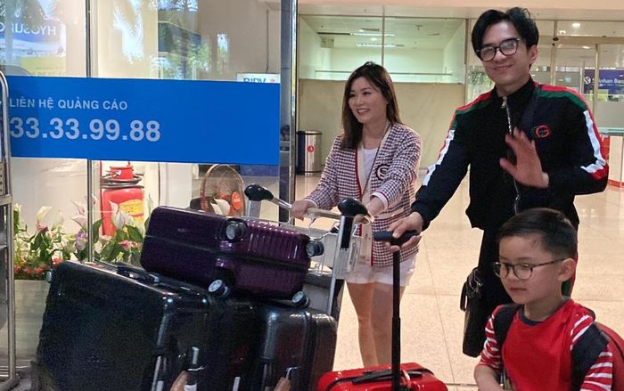 Độc quyền: Đan Trường lần đầu cùng vợ cũ và con trai về Việt Nam, hành xử văn minh hậu ly hôn