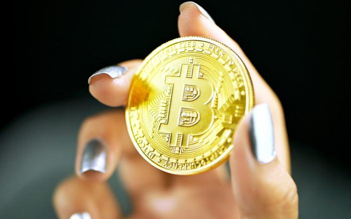 Bitcoin rơi khỏi mốc 29.000 USD, nhà đầu tư "ngồi trên đống lửa"