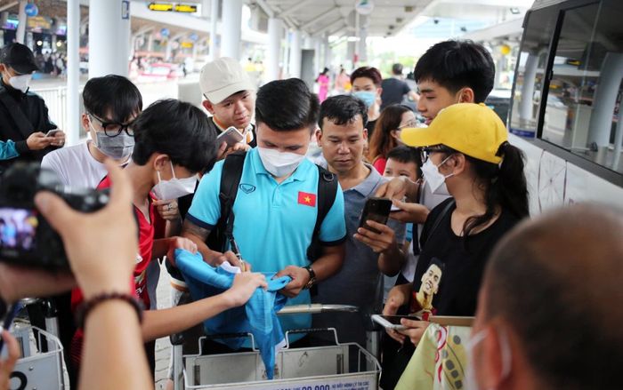 Ông Park và dàn sao tuyển Việt Nam đến TPHCM