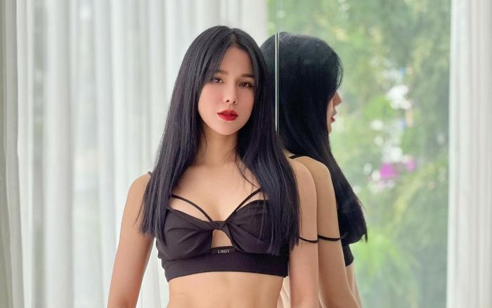 Hậu ly hôn chồng thiếu gia, Diệp Lâm Anh khoe body ngày càng nóng bỏng khiến dân tình 'u mê'
