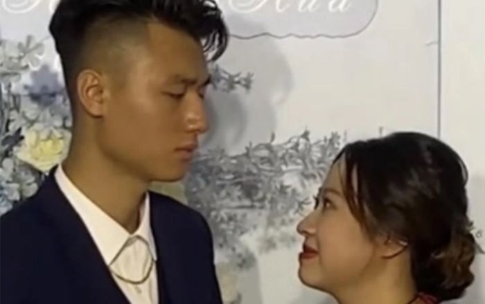 Chú rể mang vẻ mặt 'như đưa đám' trong khi cô dâu nhận hồi môn gần 27 tỷ gây choáng