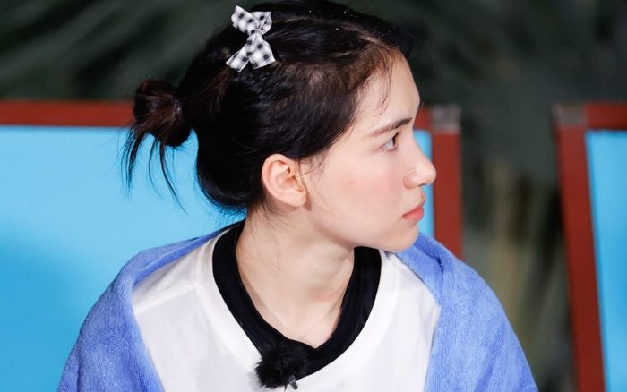 Hòa Minzy xúc động không nói nên lời trước quà sinh nhật đặc biệt từ fan