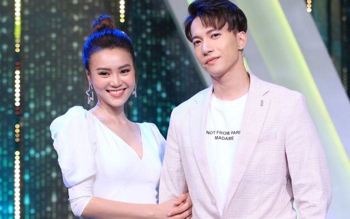 Được yêu cầu nhảy cùng Ninh Dương Lan Ngọc, ST Sơn Thạch vô tình tiết lộ việc cả hai sống chung nhà?