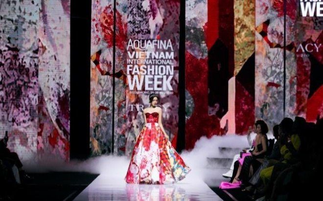 Hoa hậu Đỗ Thị Hà thanh lịch nữ tính và thơ mộng trong các thiết kế của Tracy Studio