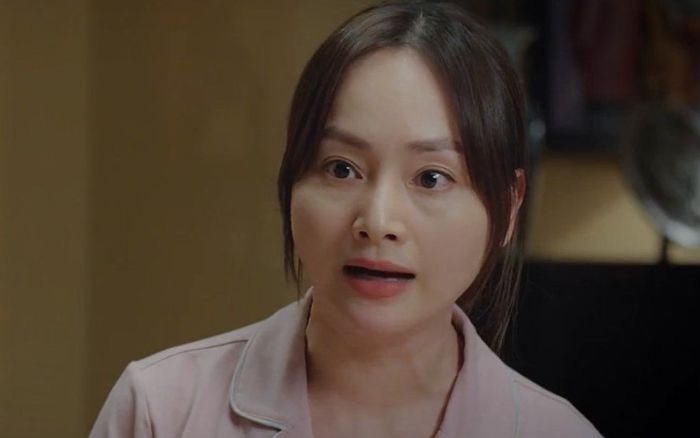 Thương Ngày Nắng Về tập 26: Khánh (Lan Phương) đánh con gái ngay tại bữa cơm vì một lý do bất ngờ