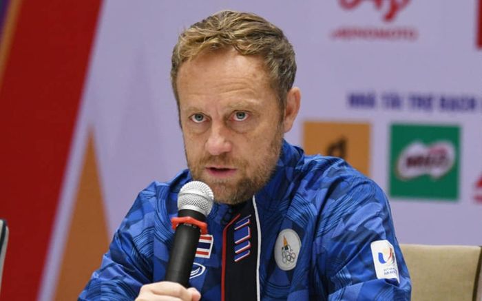 HLV Polking kể một loạt lý do sau trận thua sốc của tuyển Thái Lan