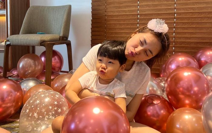 Hòa Minzy 'xả' ảnh lúc mang thai, nhan sắc mẹ 1 con hiện tại nhận nhiều lời khen ngợi