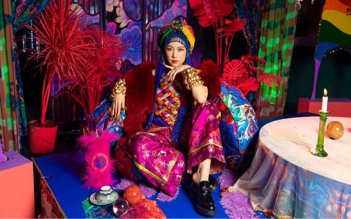 Một sao nữ Vbiz mất 19 năm để được biểu diễn cùng thần tượng