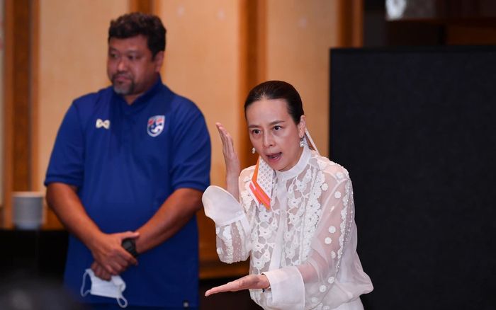 CĐV Thái Lan hết lý do đổ lỗi khi 'voi chiến xịn' may mắn hòa Việt Nam: Hãy sa thải HLV Worrawoot