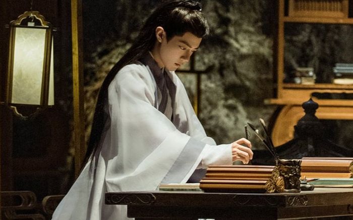 Ngọc Cốt Dao tung poster: Tiêu Chiến đẹp nhưng vẫn bị chê gồng