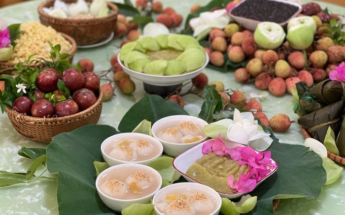 Xuýt xoa mâm cúng đầy đủ vật phẩm cùng màu sắc bắt mắt trong dịp Tết Đoan Ngọ