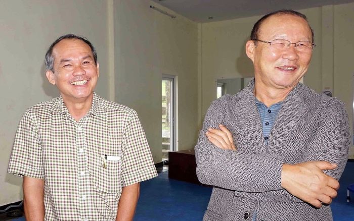 Đừng vội chê Madam Pang và dàn sao Thái kiều nếu nhìn lại nỗi đau của bầu Đức