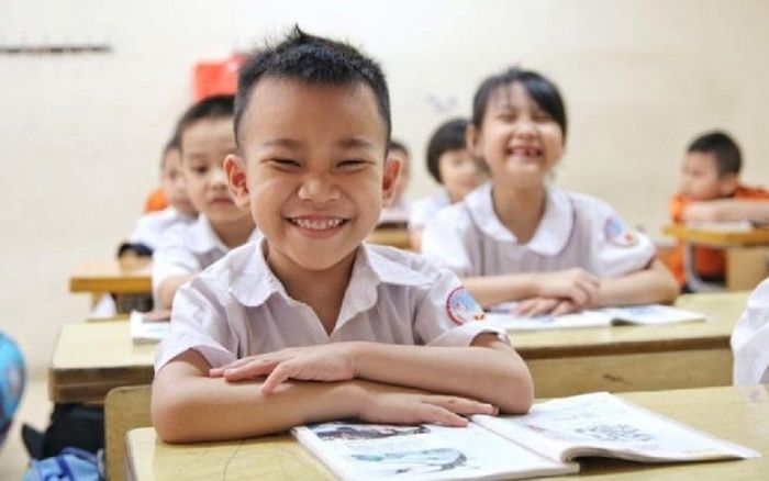 Bài văn tả cây của học sinh tiểu học hồn nhiên khiến netizen cười xỉu: 'Có vài chục cây thì khắc ấm êm'