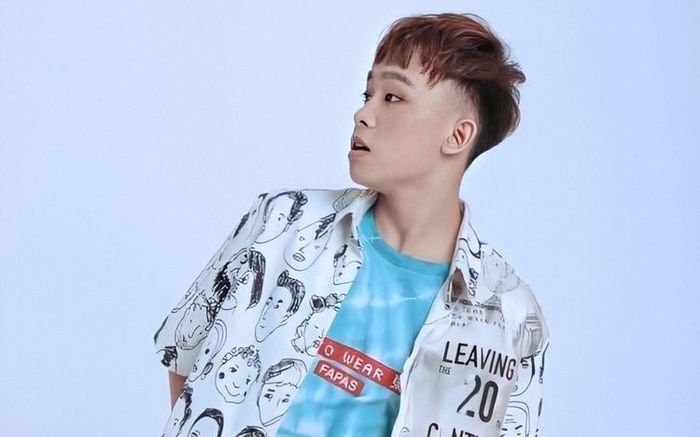 Hồ Văn Cường chính thức nhận nút bạc Youtube sau khi được Bầu Thuỵ trao tặng