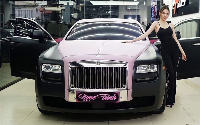 Điểm danh nghệ sĩ Vbiz sở hữu xế hộp đắt tiền bậc nhất: Siêu xe 30 tỷ của Ngọc Trinh vẫn chưa là số một