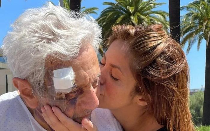 Cha Shakira bị thương sau khi cô tuyên bố 'đường ai nấy đi' với Pique