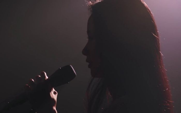 Hậu chia tay vì bắt quả tang chồng ngoại tình, nữ ca sĩ nhận về hơn 3 triệu lượt theo dõi