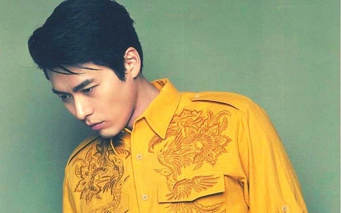 Ông xã Son Ye Jin - Hyun Bin bị chê quê mùa với tạo hình 'chim cò' hậu trăng mật