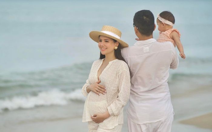 Phanh Lee mang bầu lần 2, có màn đáp trả cực cao tay khi bị anti-fan mỉa mai chuyện 'ăn và sinh con'