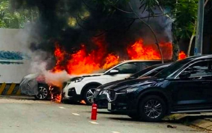 Nghe vợ than 'buồn vì sếp sắp lấy vợ', chồng ghen tuông đốt xe ô tô sếp