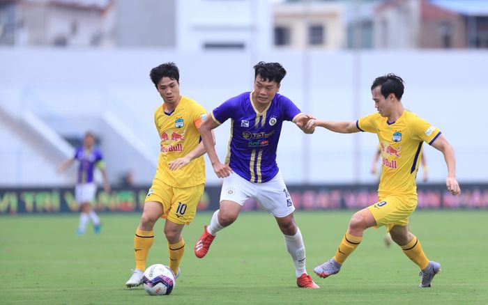 HAGL thua Hà Nội 2-4: Chuyện gì đang xảy ra với đội bóng của Kiatisuk?