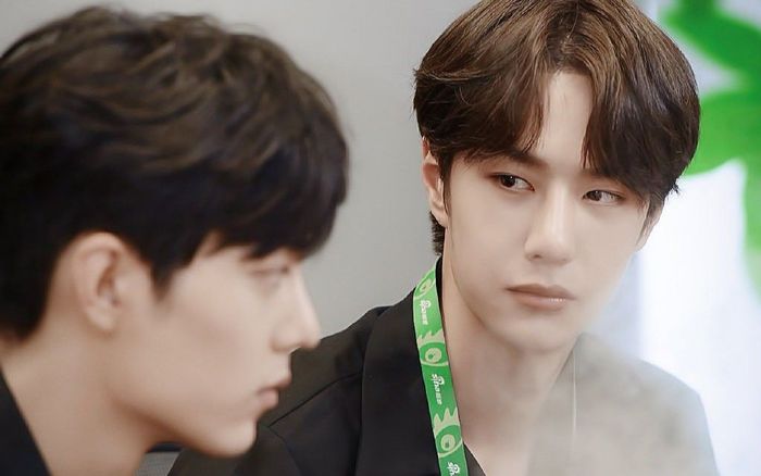 Tìm đâu một Vương Nhất Bác thứ 2 với cái nhìn đầy quan tâm Tiêu Chiến trên sân khấu?