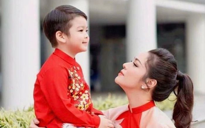 Nhật Kim Anh xúc động khi gặp lại con: 'Mẹ luôn yêu con ở bất cứ không gian nào'