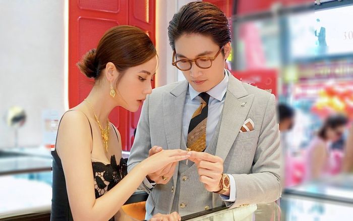 Thương Ngày Nắng Về: Lộ hình ảnh Trang và Duy đi thử nhẫn cưới, khán giả phản ứng đầy bất ngờ