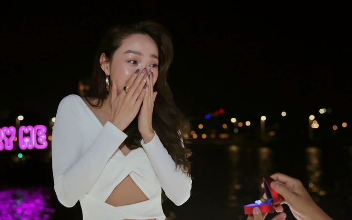 Sau khi đi 'một vòng trái đất', Minh Hằng 'vỡ òa' hạnh phúc: 'Báu vật đã về tay'