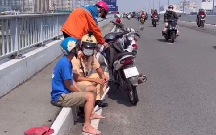 CSGT ngăn cản kịp thời ý định nhảy cầu tự tử của người đàn ông, biết lý do ai nấy cũng cảm thông