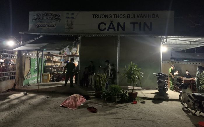 Một người phụ nữ chết cháy trước căng tin trường THCS