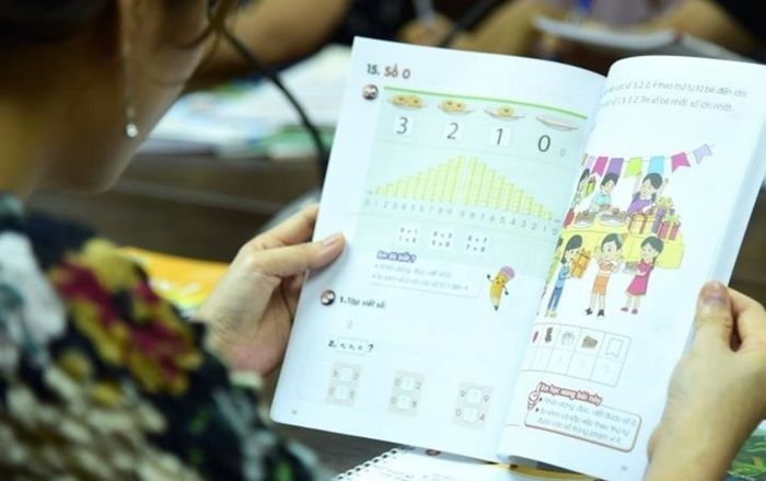 Bộ GD&ĐT yêu cầu nhà xuất bản giảm giá sách giáo khoa