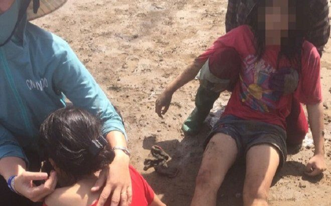 Thanh niên kịp thời cứu sống 2 cháu bé bị đuối nước khi đi bắt hàu cùng bố