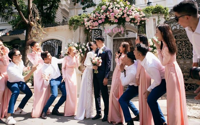 Hé lộ hình ảnh hiếm hoi Minh Hằng xuất hiện cùng ông xã doanh nhân trong ngày cưới