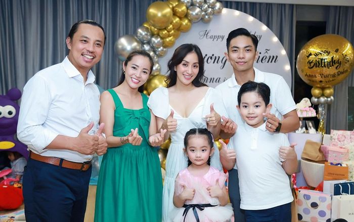 Tình cũ tới dự sinh nhật con gái Khánh Thi, mối quan hệ cả hai khiến dân tình ngưỡng mộ