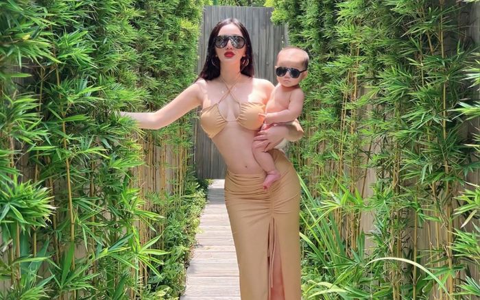 'Gái một con' Bảo Thy khoe ảnh bên nhóc tỳ, thân hình 'đỉnh của chóp' khiến dân tình 'mòn con mắt'