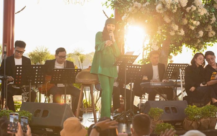 Nam Em hát xong nhưng fan đồng loạt 'la ó' không chịu cho về: Chuyện gì xảy ra?