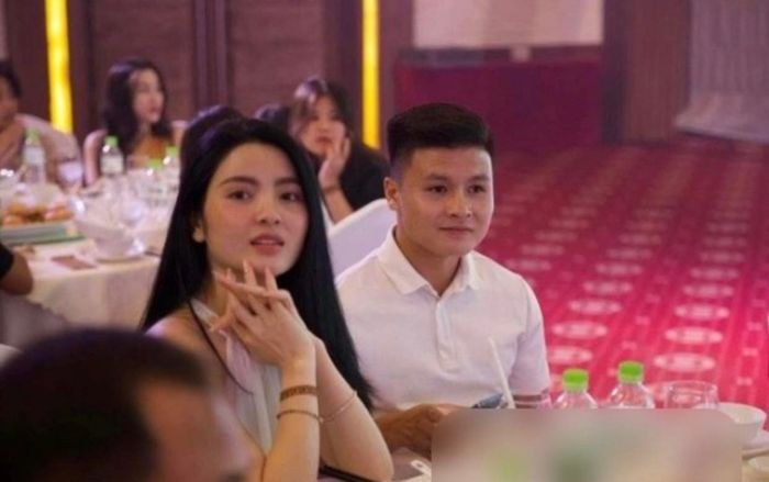 'Tình tin đồn' của Quang Hải có phản ứng ra sao khi bị 'cà khịa' chuyện tình 'phi công'