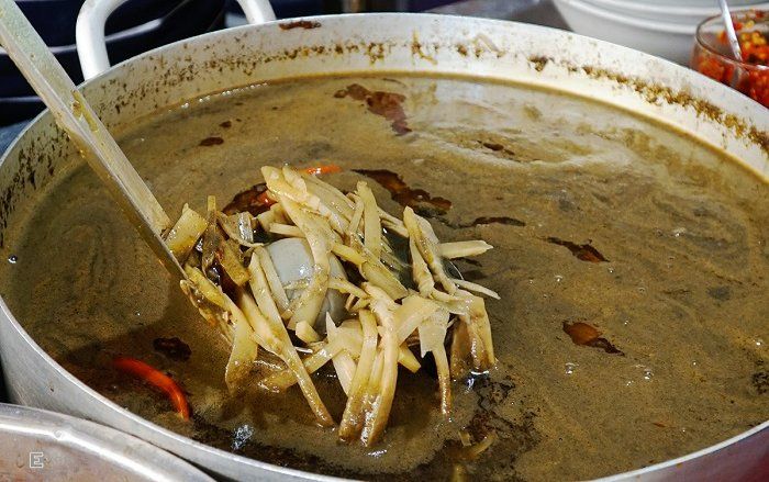 Món bún cua thối - đặc sản đầy thử thách ở Gia Lai