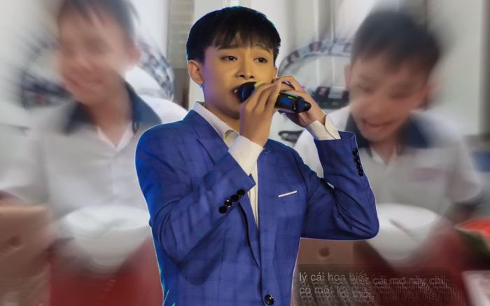 Lộ clip Hồ Văn Cường vừa ăn cơm vừa hát: Giọng hát ra sao mà được khen hết lời?