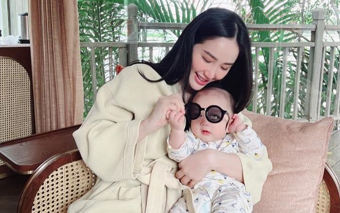 Bảo Thy diện trang phục táo bạo, chồng ủng hộ nhưng 'thế lực' này nhiệt liệt phản đối