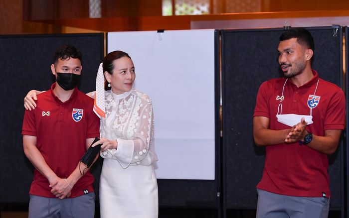 Madam Pang xin lỗi sau khi xảy ra chuyện với các cầu thủ U23 Thái Lan