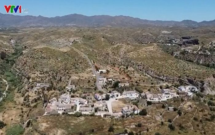 Nắng nóng nghiêm trọng, một ngôi làng ở Tây Ban Nha chỉ còn dưới 10 cư dân sinh sống