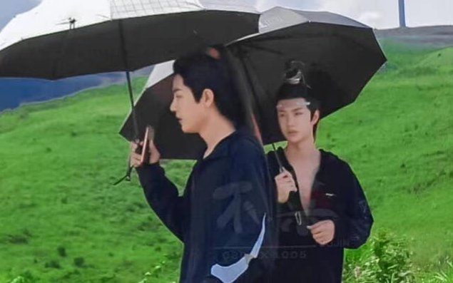 Nửa đêm, Tiêu Chiến ẩn ý nói lời nhớ nhung ai đó, phải chăng là với Vương Nhất Bác?