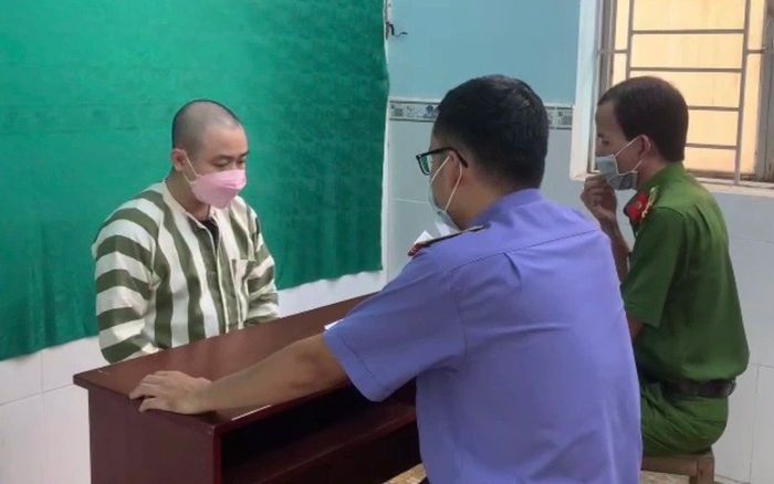 Khởi tố, bắt tạm giam diễn viên hài Hữu Tín